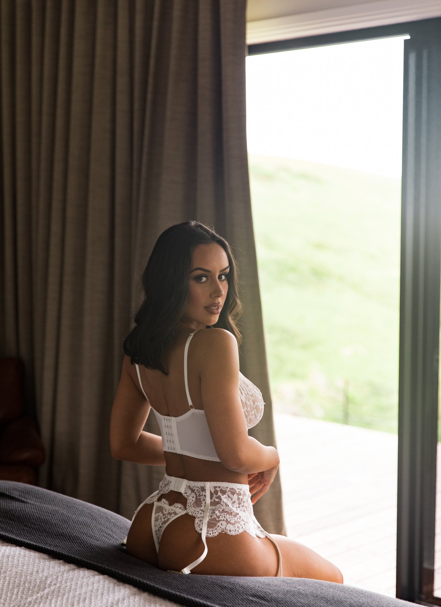 Toni Bustier Bra in White